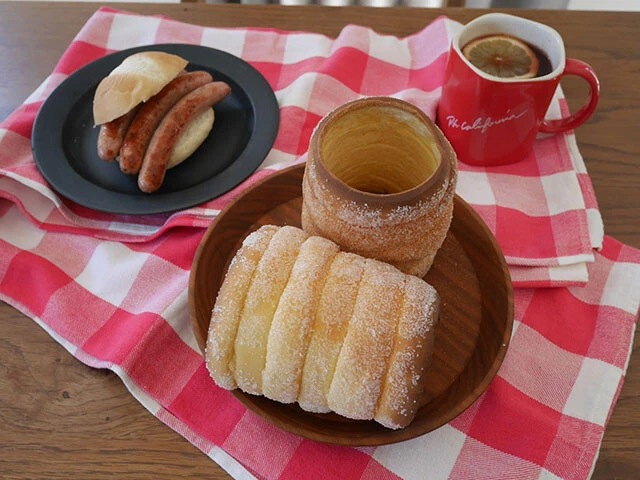 左からドライ・イム・ヴェックラ、クルトシュカラーチ、グリューワイン