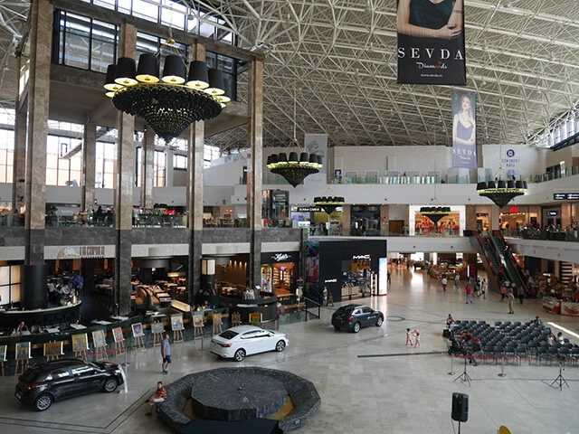 人の少ないショッピングモール