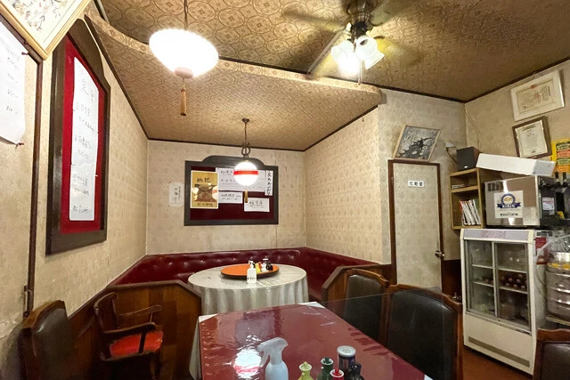 天井ではファンが回る