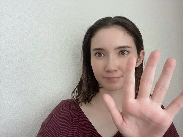 市川紗椰が苦手とする「ハイタッチ」の意外な歴史「"陰キャ"な私には難易度が高い」