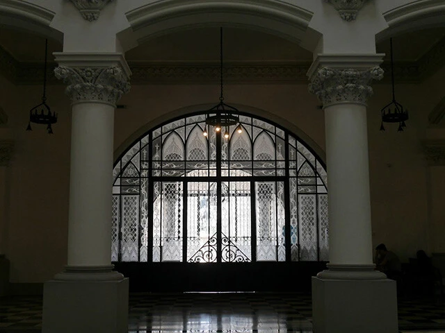 文化宮殿の美しい内部