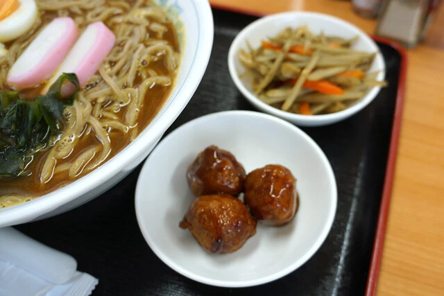 小皿が4つもついている!