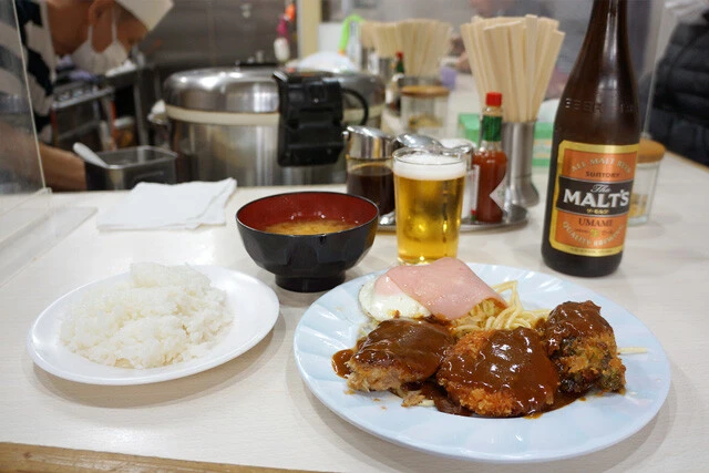 【ハンバーグ＆メンチカツ＆ピーマン肉詰め＆ハムエッグ】懐かしの味に涙!? 高円寺の洋食屋で食べる「サーヴィスランチ」：パリッコ『今週のハマりメシ』第55回