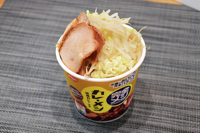 完全メシにヤサイマシマシで実はスーパーヘルシー！？　野島流の新二郎系バカレシピ爆誕！「カレーメシのジローメシ」【Ｂ級フード研究家・野島慎一郎のバカレシピ】