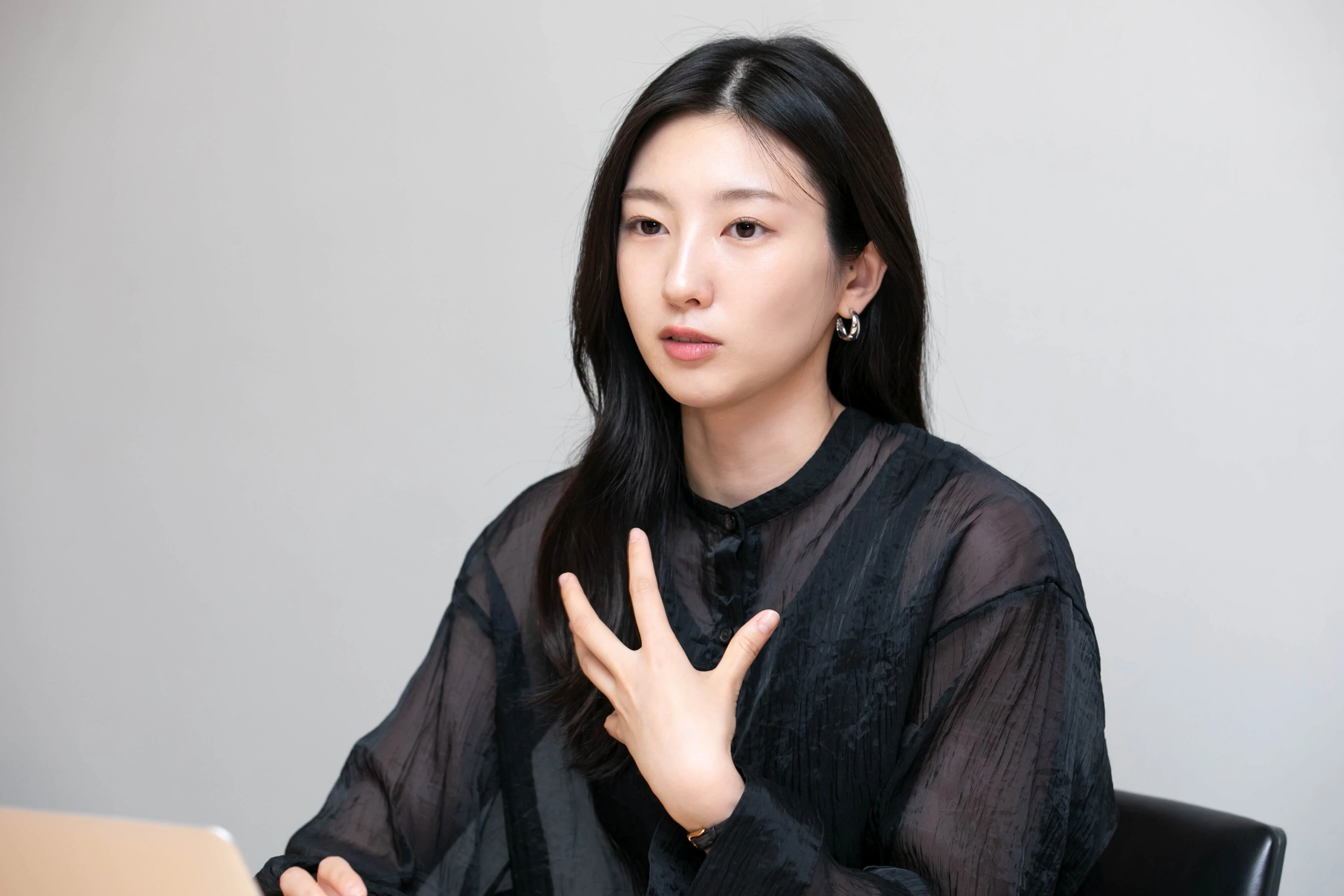 二日酔いのメカニズムについて話す福井