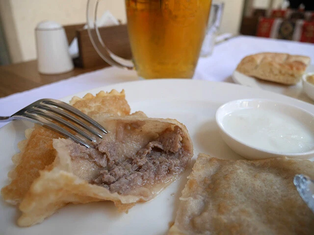 チェブレキの中身は羊の挽肉