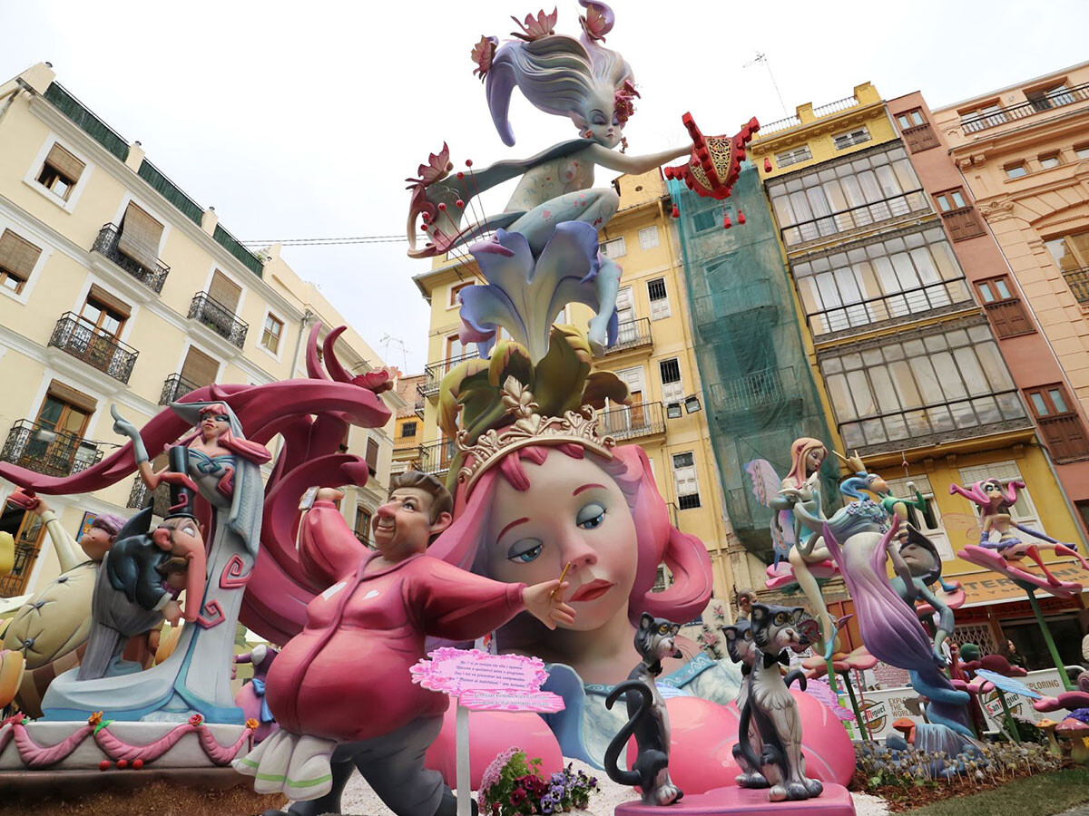 スペイン第３の街バレンシアを彩る「火祭り」の張子人形ファリャ（２０１６年）