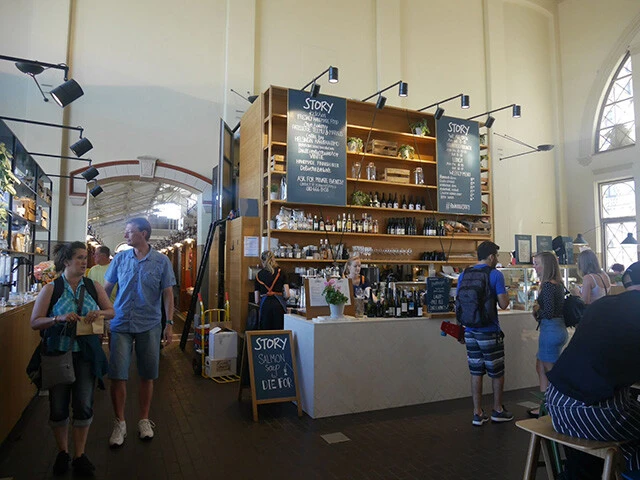 黒板に書かれたおすすめはサーモンスープ!