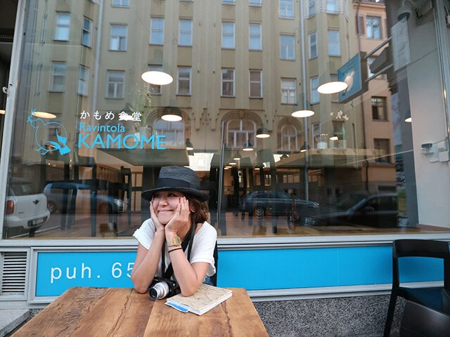 かもめ食堂でホッと一息つく旅人