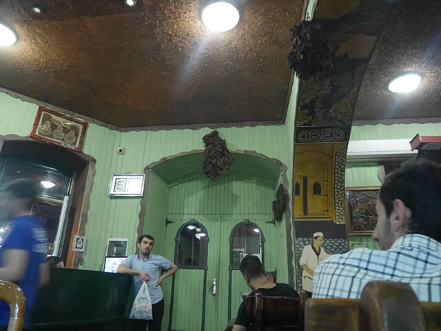 イスラム圏だからかラマダン中だからか夕飯時には男性しか見かけなかった