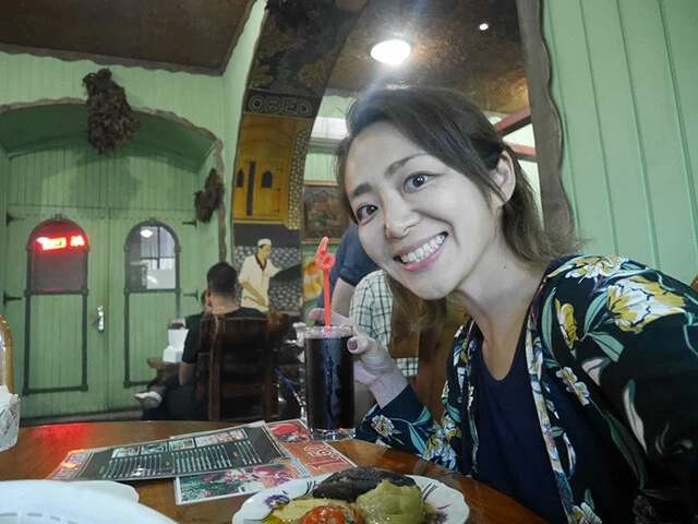 熱々のドルマとコーラがアゼルバイジャンの旅での思い出飯