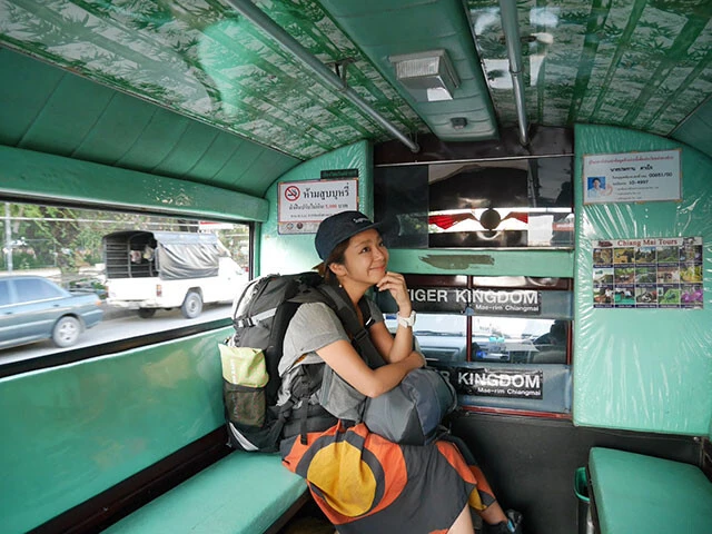 ソンテウは小型トラックの荷台を改造した乗り物