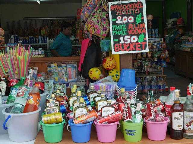 粗悪な混ぜ物には注意のバケツ酒