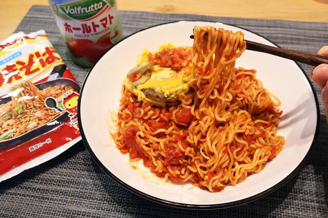 【トマト缶de日清焼そば】ホールトマトで日清焼そばを作る特濃ジャンク飯！＜野島慎一郎のバカレシピ＞