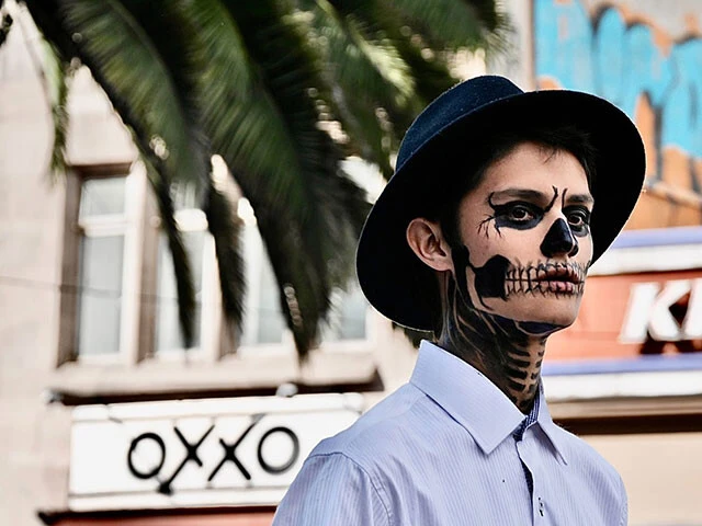 スカルメイクがイケメンに見えるのかイケメンがスカルメイクをしてるのか