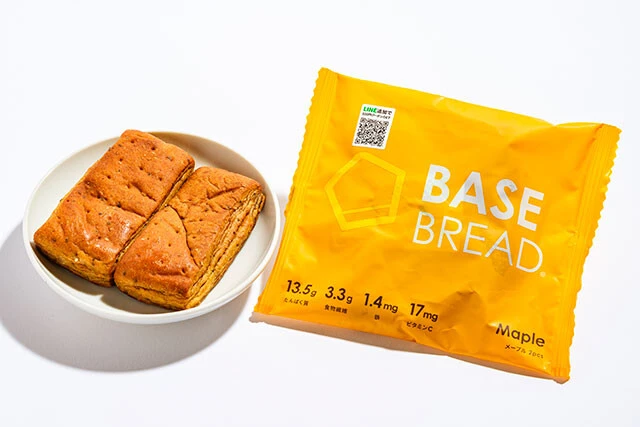 (4)ベースブレッド メープル(ベースフード)267円/約30種類の栄養素を備えたパン。「もっちり感は良いが、ザラつきをもう少し抑えてほしい」(はんつ氏)