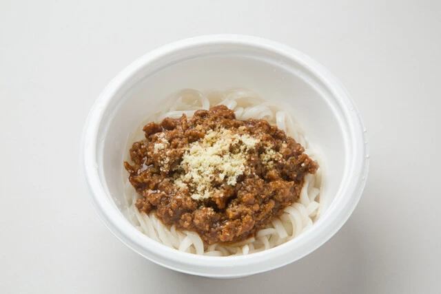 【月曜日】ハンバーグを使った糖質ゼロ麺ボロネーゼ(糖質計およそ12.5g)