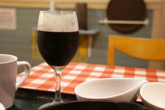 「グラスワイン（赤）」（351円）