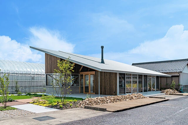 「恵みの湯」岐阜県各務原市鵜沼各務原町2-68／TEL 058-385-2611／営業時間 8：00～23：00（現在は～22：00） 料金750円～【https://www.meguminoyu.jp/】