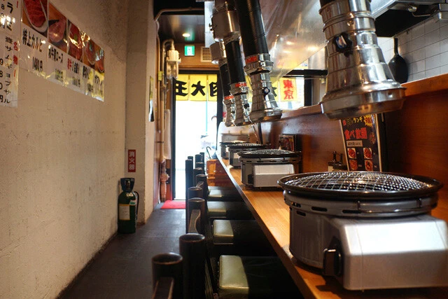 1階のカウンター席へ