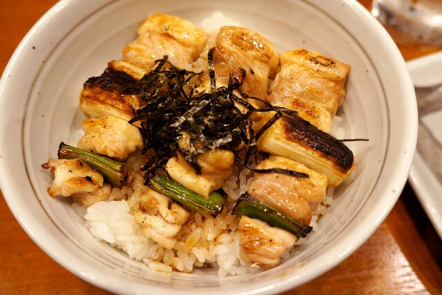 【焼鳥丼】ずっと名前は知ってたチェーン店、こんなにいい店だったなんて！：パリッコ『今週のハマりメシ』第99回