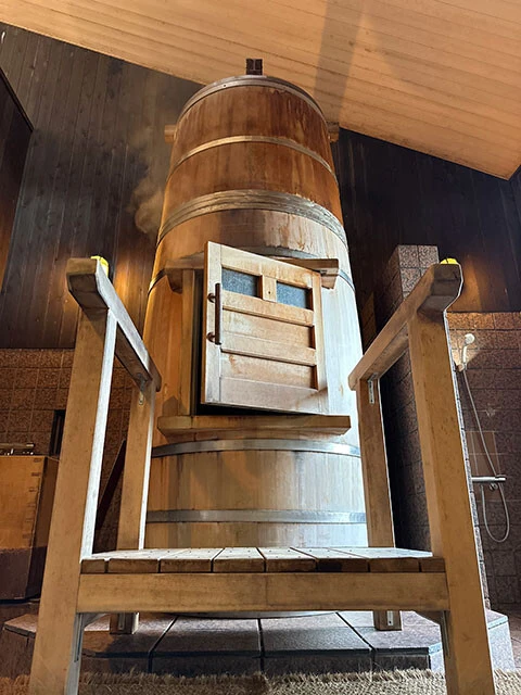 「田辺温熱保養所」岐阜県大垣市波須1-515-1／TEL 0584-81-4528／営業時間　10：00～17：00／料金　2000円～【http://tanabeonnetsu.com/】