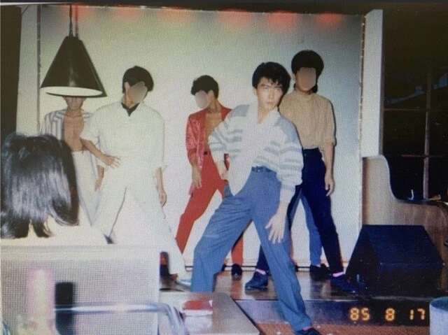 ショーパブ時代の梅津さん（右からふたり目）