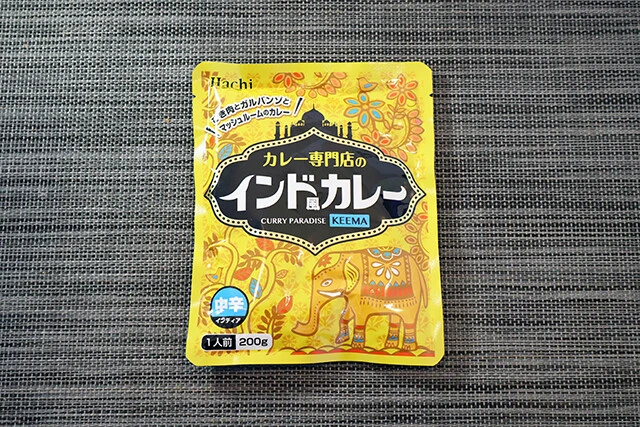 カレー専門店のインド風カレー　価格／95円　辛さ／中辛・辛口　内容量／200g　オススメ度★★★★★　濃厚なヒヨコ豆のキーマ。タマネギの甘みとスパイスのバランスが抜群。肉は少なめだが豆ゴロゴロで満足度高し。100円以下のクオリティではない。チーズナンと合わせたい！