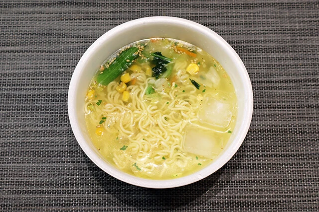 ②冷やしサッポロ一番塩らーめん 完成度高めな仕上がり。レモンをひと搾りしても激ウマです!