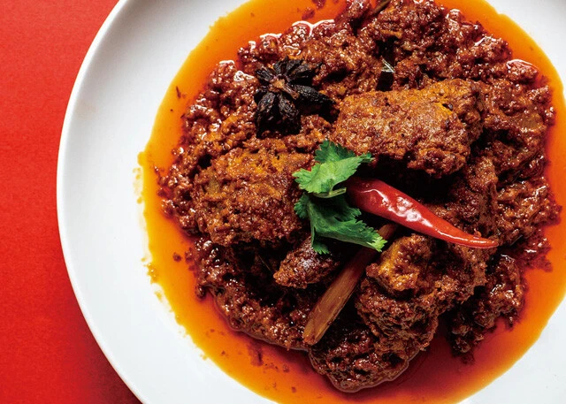 専門店でもなかなか味わえない東南アジアのカレー料理などをレトルトで販売。ポークビンダルー、海老カレー、出汁キーマなどが人気商品