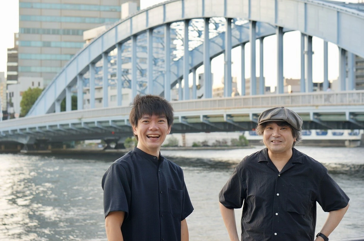 東京・門前仲町にある「創作居酒屋たつや」の店主、佐藤猛さん(左)と加藤ジャンプさん