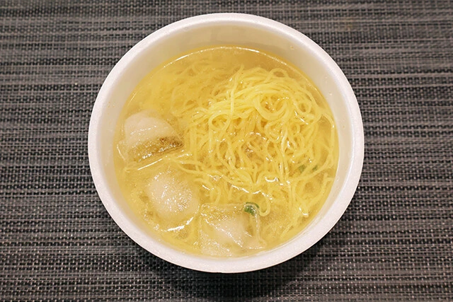 ⑥冷やし麺職人瀬戸内レモン鶏しお味 冷やしでこそ食べたい味。全粒粉の麺も◎