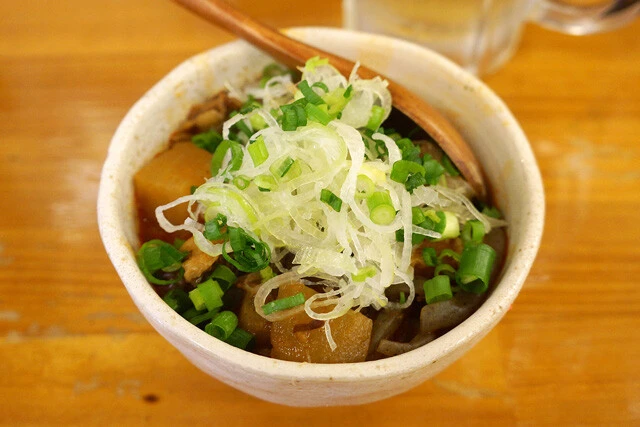 「和牛すじ煮込み」(490円)