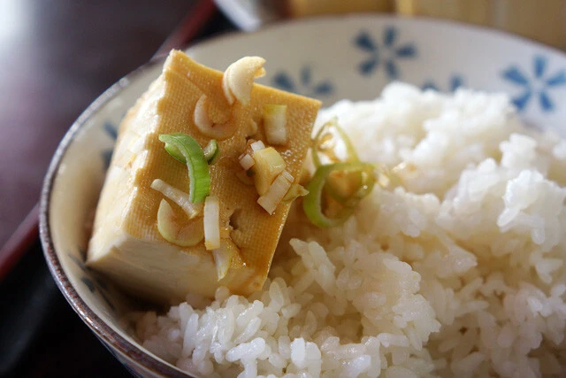 ごはんにどすん