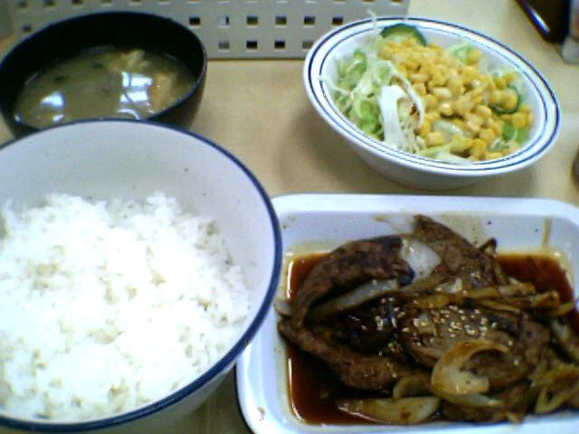 松屋「レバー焼定食」2003年。ガッツリスタミナ満点のレバーを甘辛タレで炒めた定食