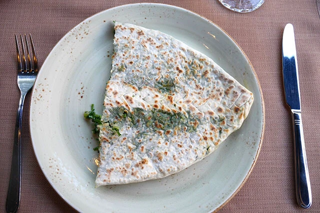 半分に切ったジンガロヴ・ハッツ