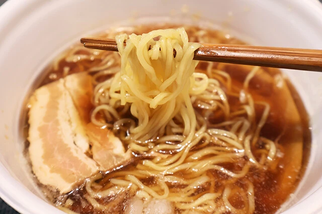 ⑧冷やし凄麺千葉竹岡式らーめん 脂がやや固まるがコク深いスープと麺は最高!