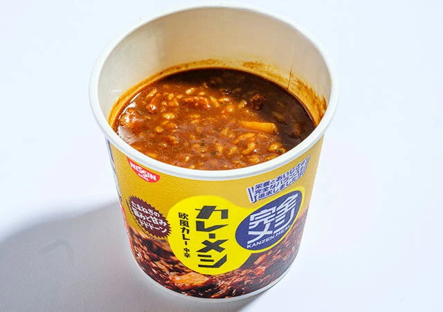 （17）完全メシ　カレーメシ 欧風カレー（日清食品）398円／33種類の栄養素を押さえた、お湯をかけて混ぜるだけで仕上がる簡単調理のカレー