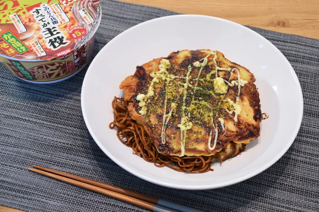 【最強どん兵衛のモダン焼き】人気カップ麺が結集で激ウマモダン焼きに大変身! <野島慎一郎のバカレシピ>