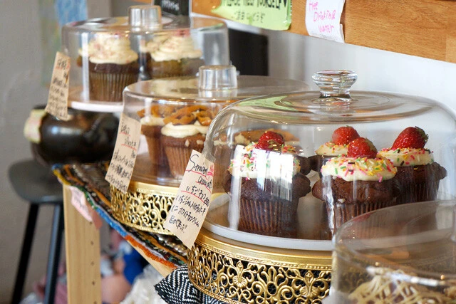 ケーキや焼き菓子類も