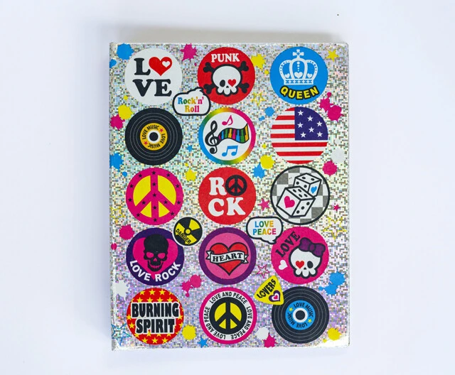 平成中期にはメアドの記入欄も登場! ケータイ番号、ケータイメール、パソコンメールに家の電話とファクス......。平成中期は記入項目が激増。手帳にシールを貼るのは、プリクラ以降に生まれたカルチャー