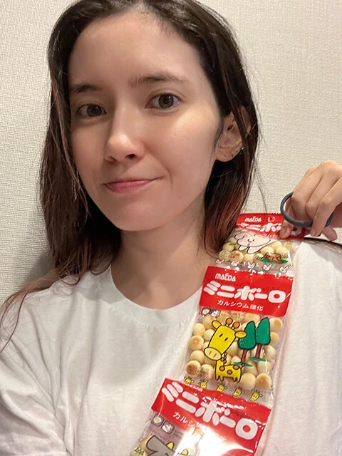 スーパーマーケットで売ってる5連の「たまごボーロ」のつり下げ菓子を見るたび、ランボーが体に巻く弾帯を思い出す