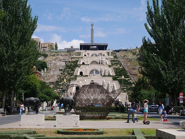 アルメニアの首都エレバンのシンボル「カスケード」