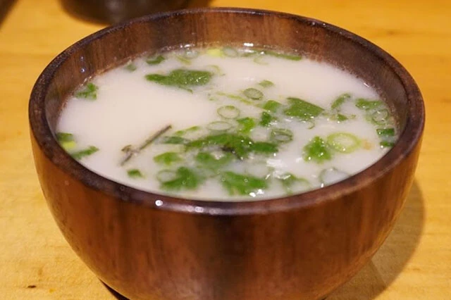 「ラムの骨肉でとったコーラーゲンスープ」