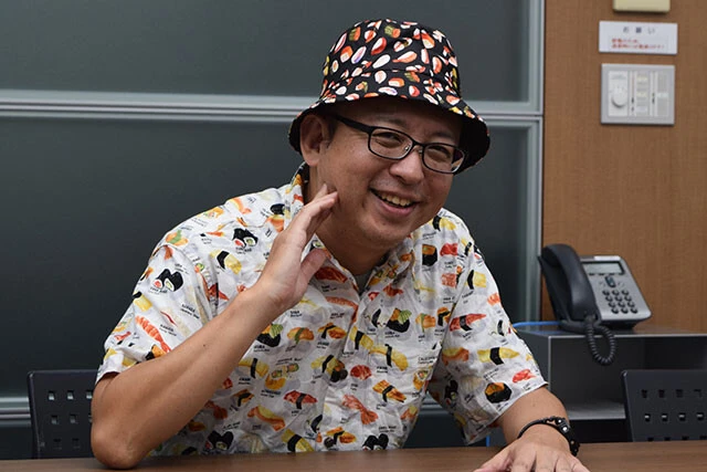 飲食チェーン店研究家・BUBBLE-B（バブル・ビー）滋賀県出身。トラックメーカー、クラブDJとして活動する傍ら、全国の飲食チェーン1号店・本店探訪をライフワークとする。著書に『ローカル回転寿司チェーン店のススメ』など