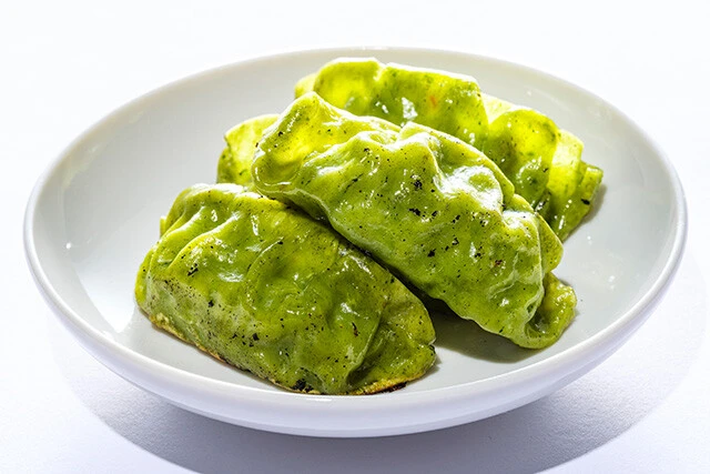 9位/海祥「仙台あおば餃子」36個(2000円)雪の中で育つ野菜・雪菜を具と皮にたっぷりと使用したヘルシー餃子。「青臭さはなく、野菜のうまみがしっかり感じられた」(茜氏)