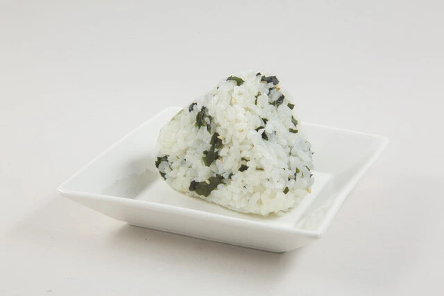 わかめごはん（税込138円）　500W：1分50秒／1500W：40秒