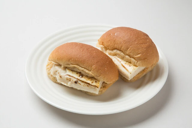 【木曜日】ブランパンチキンサンド（糖質計およそ5.7g）