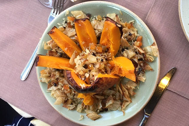 切ったところ。お花みたいで華やかな見た目とスイーツ的な甘い味