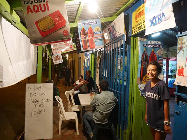 ニカラグアで屋台メシならぬ、ほったて小屋メシ